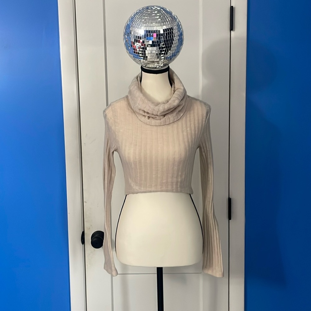 Light pink turtle neck crop top sweater very light super sexy.